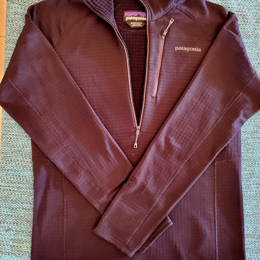 Patagonia  Men's Medium Black R1 Quarter-Zip Pullover